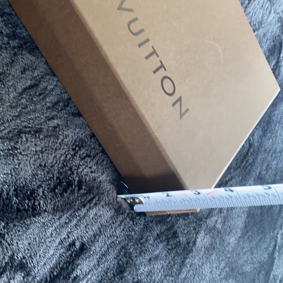 Brand new authentic Louis Vuitton box w paper - Picture 5 of 5